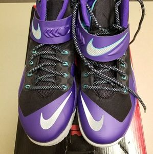 Nike LeBron James Soldier VIII